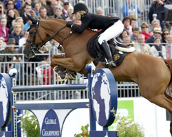 Die in den Niederlanden lebende Australierin Edwina Alexander hat hat 2011 die Gesamtwertung der Global Champion Tour gewonnen.